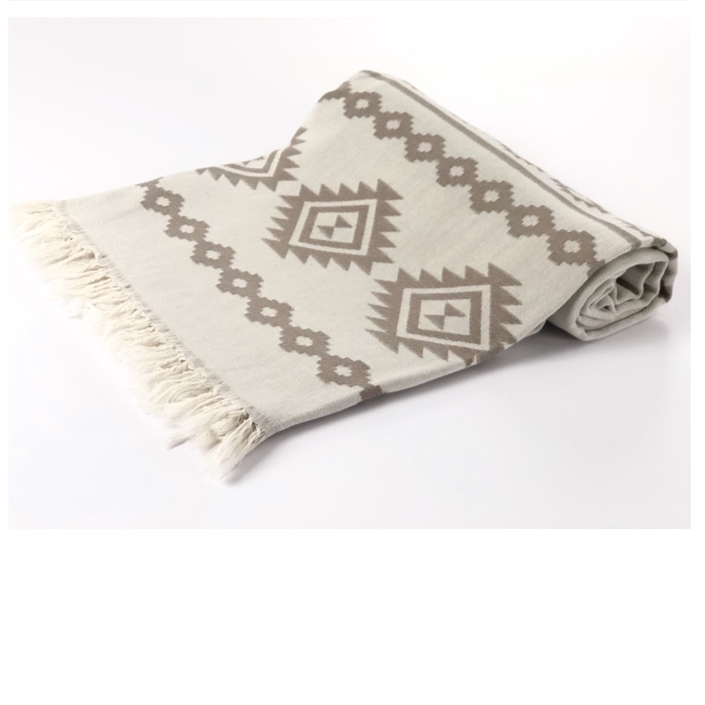 BEIGE PORTO THROWS